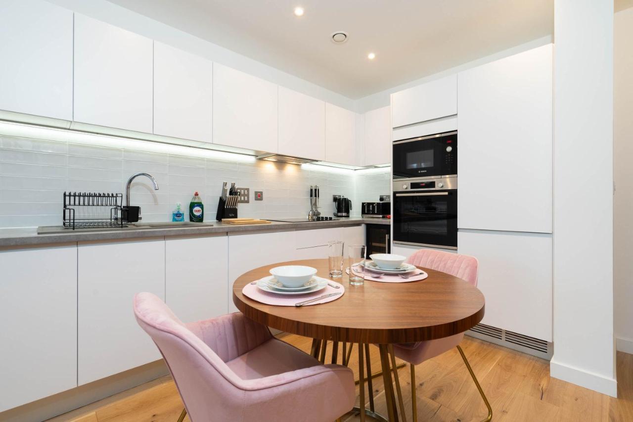 Maevela Apartments ☆ Pink Luxury Apartment With Balcony - Birmingham City Centre - 5 Min Walk From Bullring, Cube, Mailbox, New Street Station - Free Netflix & Wifi المظهر الخارجي الصورة