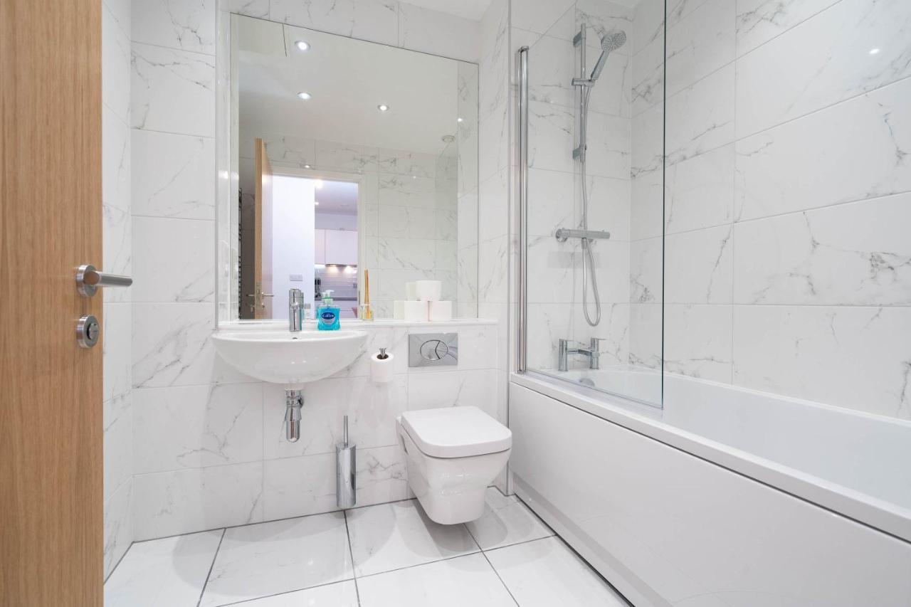 Maevela Apartments ☆ Pink Luxury Apartment With Balcony - Birmingham City Centre - 5 Min Walk From Bullring, Cube, Mailbox, New Street Station - Free Netflix & Wifi المظهر الخارجي الصورة