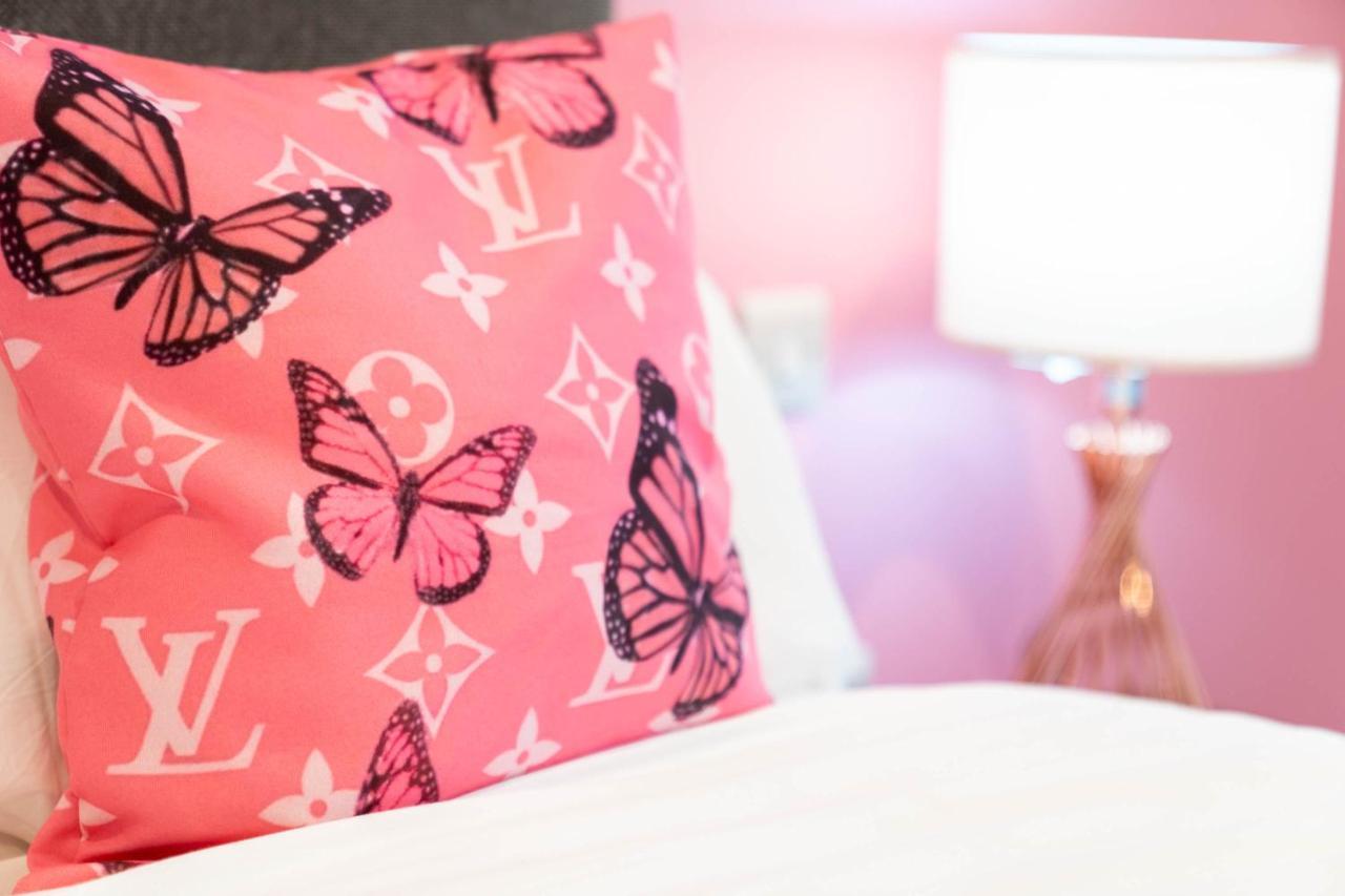 Maevela Apartments ☆ Pink Luxury Apartment With Balcony - Birmingham City Centre - 5 Min Walk From Bullring, Cube, Mailbox, New Street Station - Free Netflix & Wifi المظهر الخارجي الصورة