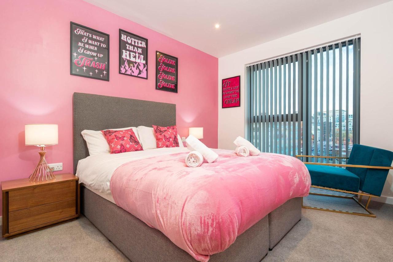 Maevela Apartments ☆ Pink Luxury Apartment With Balcony - Birmingham City Centre - 5 Min Walk From Bullring, Cube, Mailbox, New Street Station - Free Netflix & Wifi المظهر الخارجي الصورة