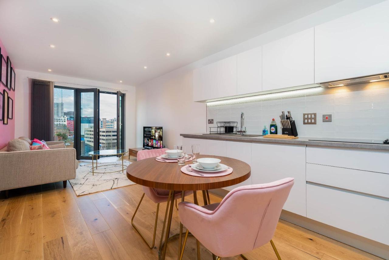Maevela Apartments ☆ Pink Luxury Apartment With Balcony - Birmingham City Centre - 5 Min Walk From Bullring, Cube, Mailbox, New Street Station - Free Netflix & Wifi المظهر الخارجي الصورة