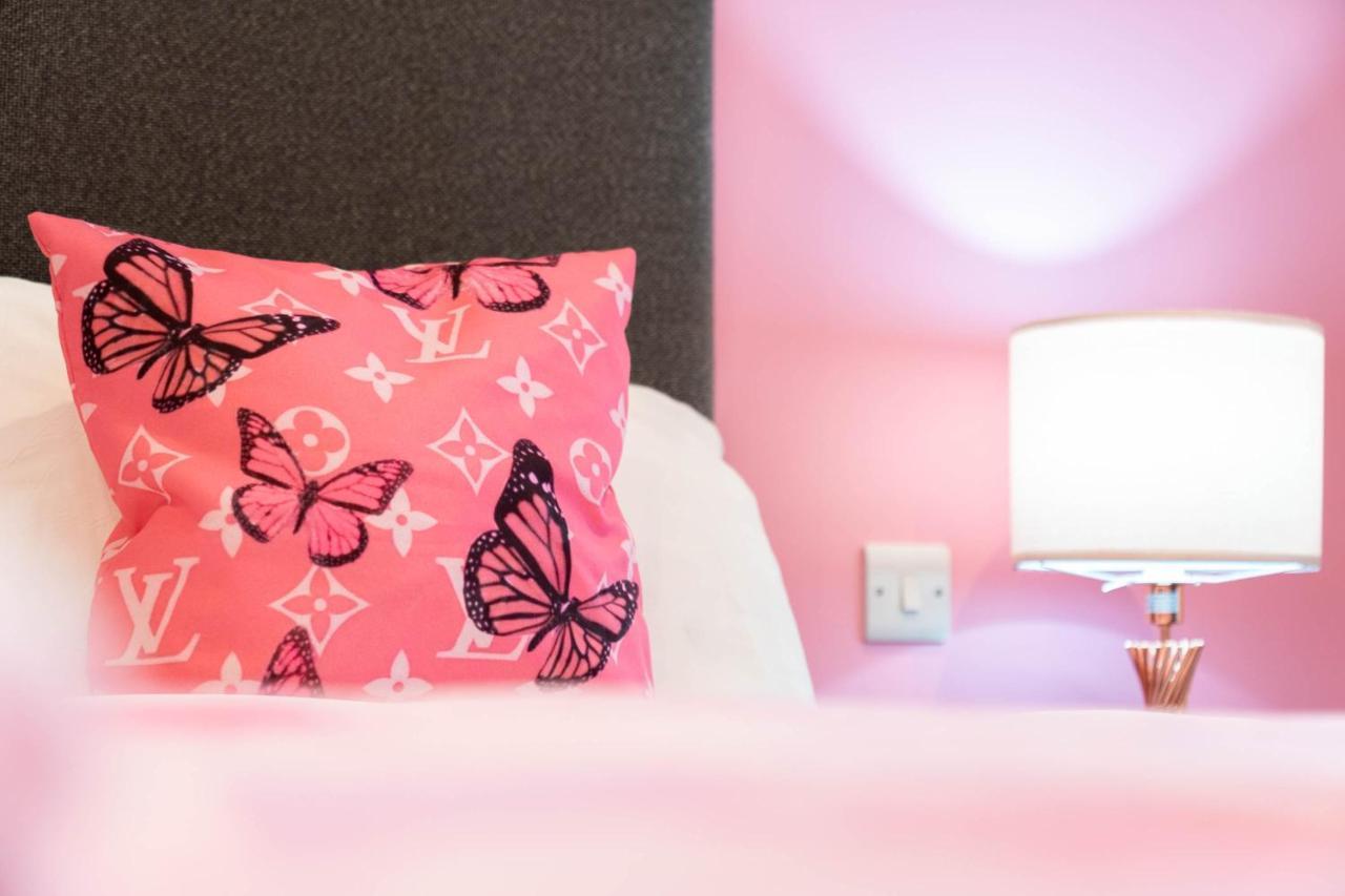 Maevela Apartments ☆ Pink Luxury Apartment With Balcony - Birmingham City Centre - 5 Min Walk From Bullring, Cube, Mailbox, New Street Station - Free Netflix & Wifi المظهر الخارجي الصورة